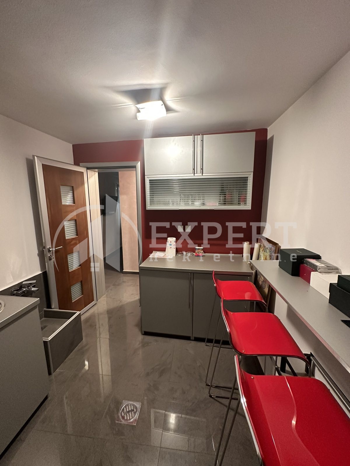 Lokal, 200 m2, Centar, Jeronimova ID: i-09200 13