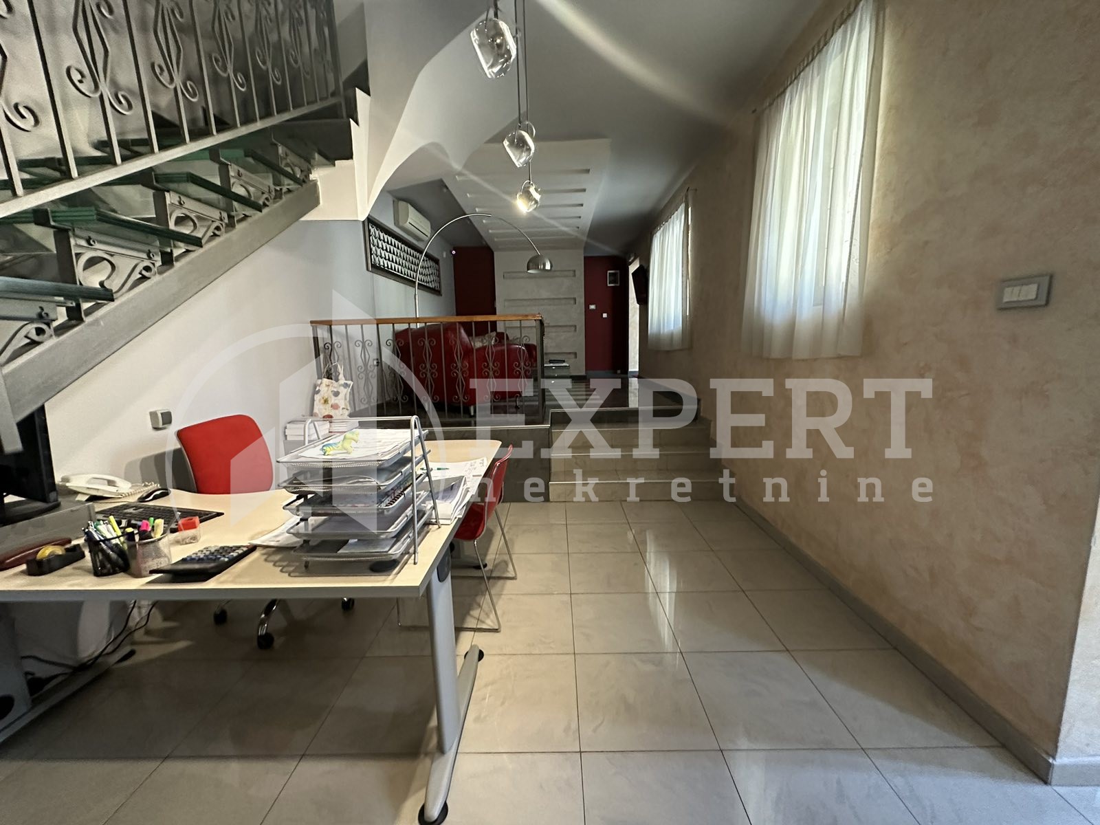 Lokal, 200 m2, Centar, Jeronimova ID: i-09200 11