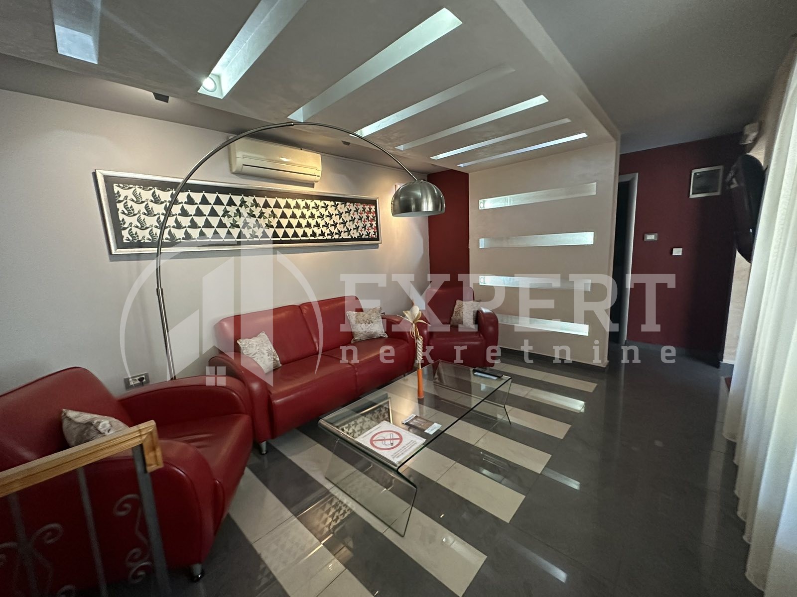 Lokal, 200 m2, Centar, Jeronimova ID: i-09200 2