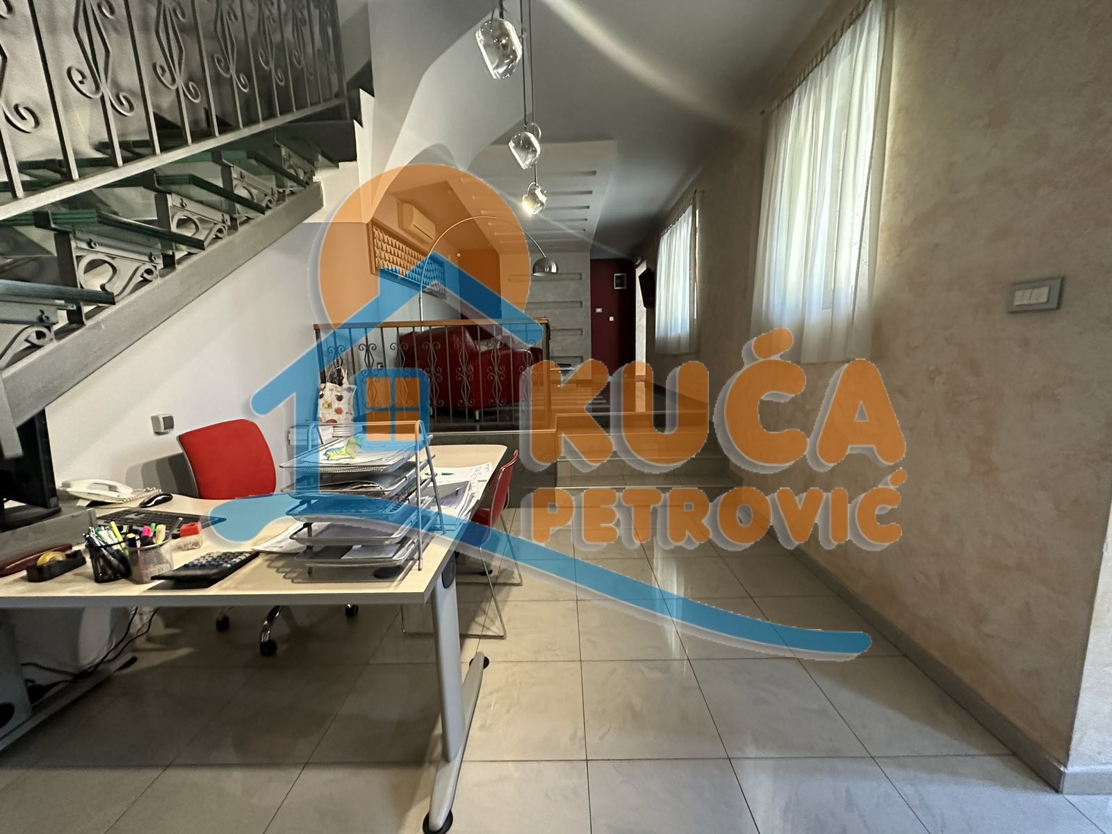 Lokal, 200 m2, Centar, Jeronimova ID: i-09200 11