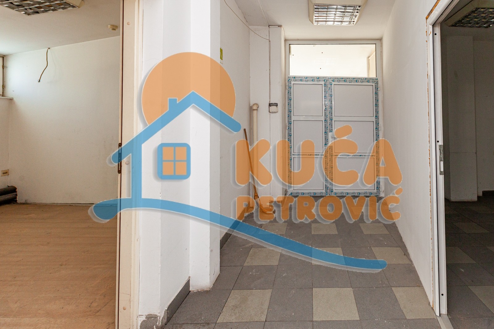 Lokal, 200 m2, Centar, Obrenovićeva ID: i-04431 6