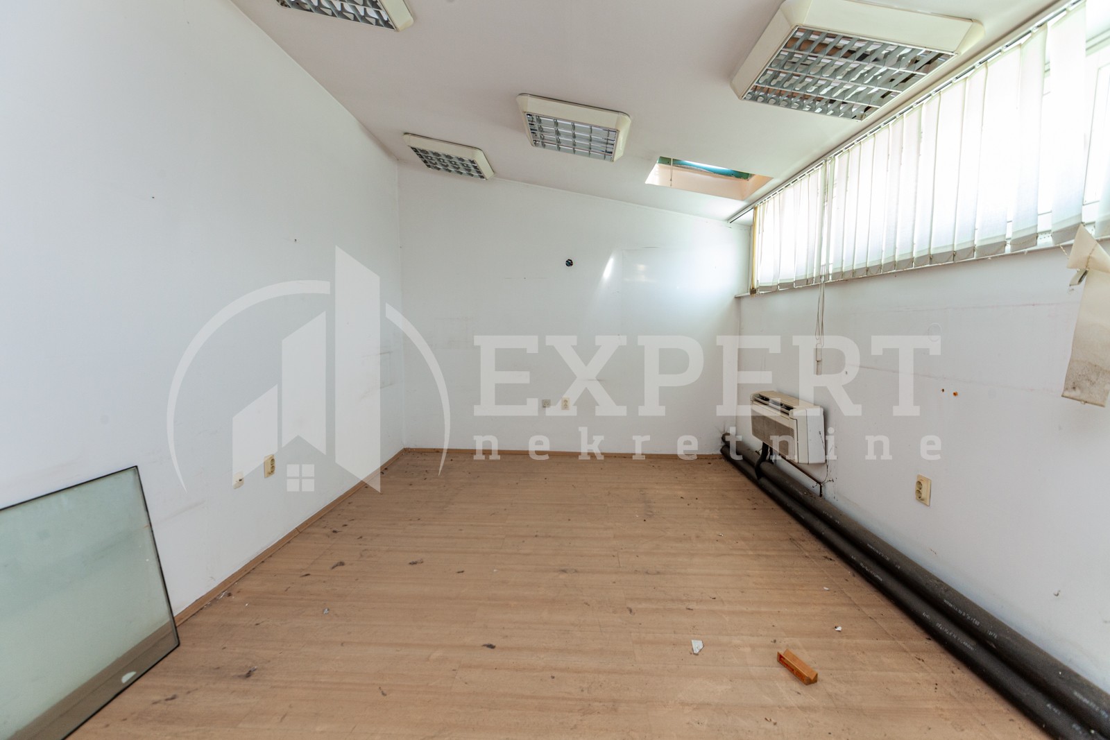 Lokal, 200 m2, Centar, Obrenovićeva ID: i-04431 4