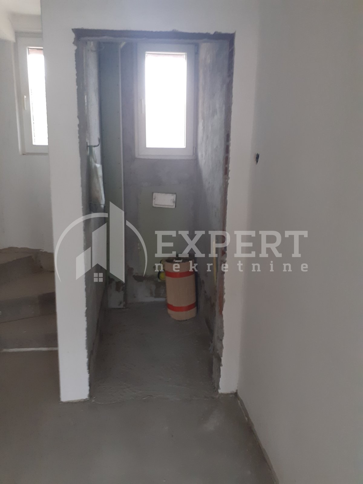 Lokal, 250 m2, Durlan, Matejevački put ID: i-04334 9