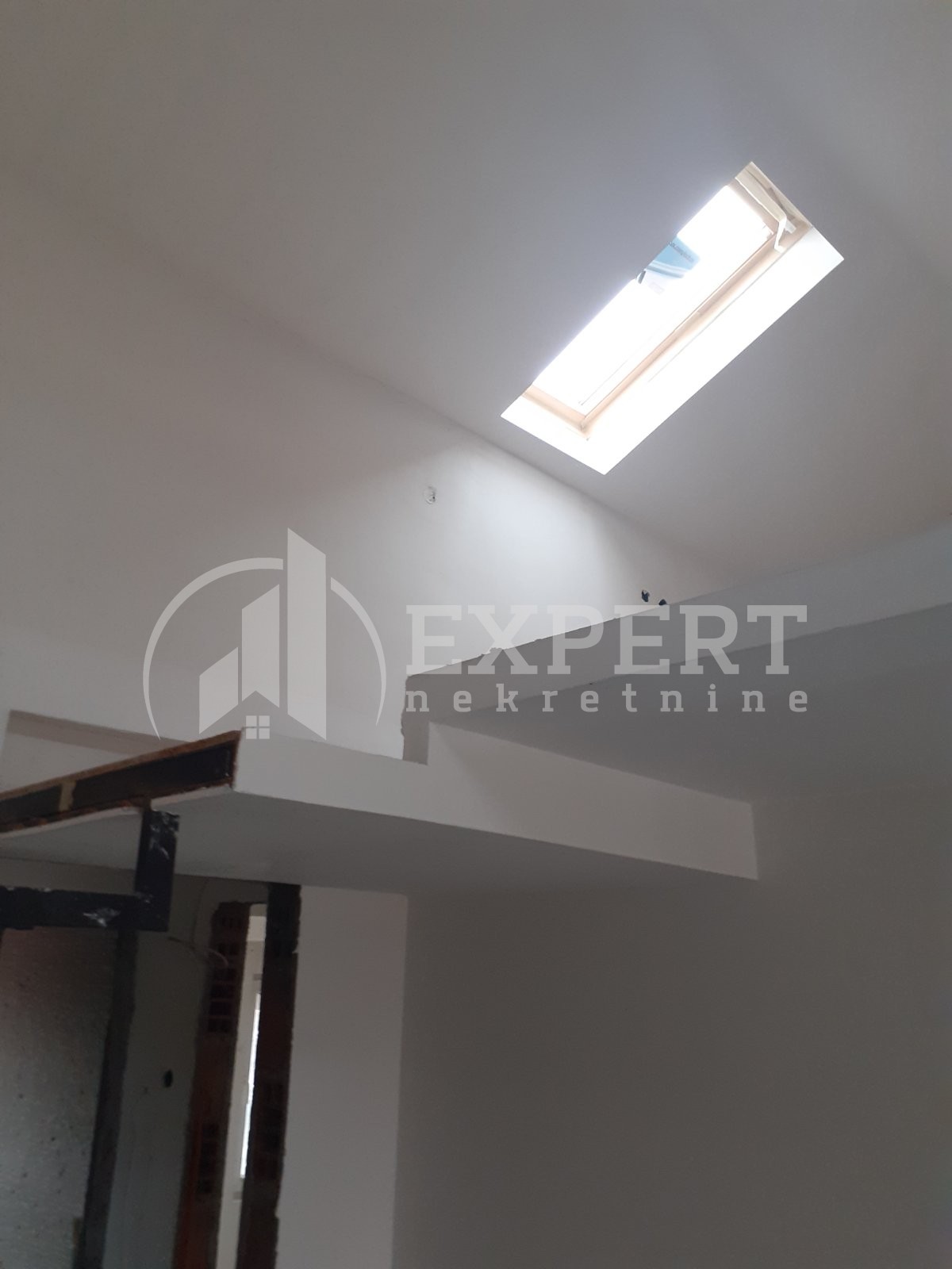 Lokal, 250 m2, Durlan, Matejevački put ID: i-04334 2