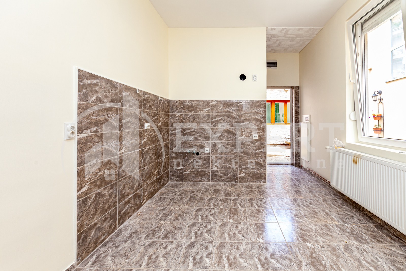 Lokal, 250 m2, Filozofski fakultet, Prvomajska ID: i-03801 15