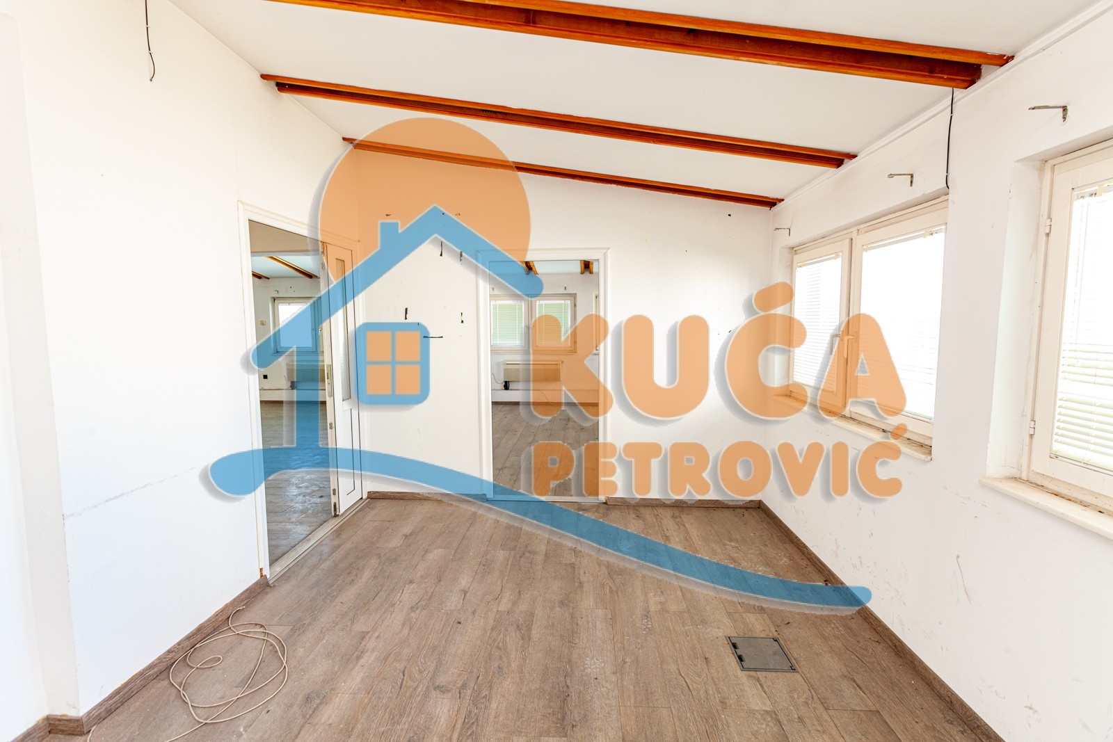 Lokal, 300 m2, Centar, Obrenovićeva ID: i-04429 9