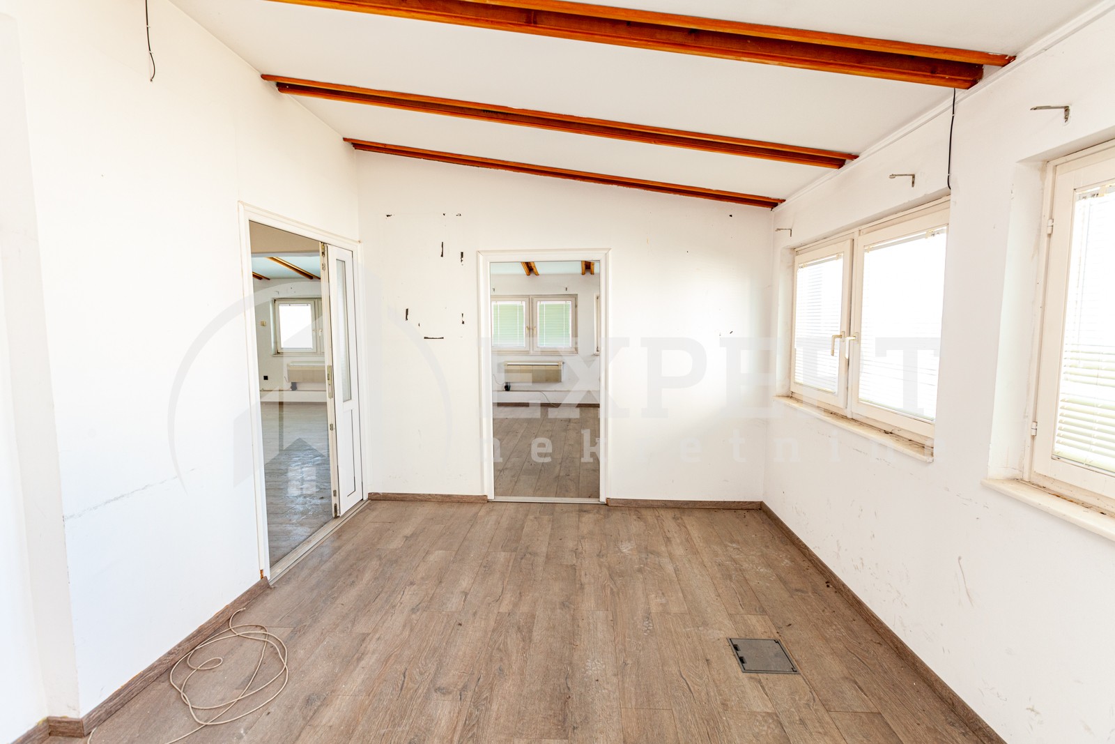 Lokal, 300 m2, Centar, Obrenovićeva ID: i-04429 9