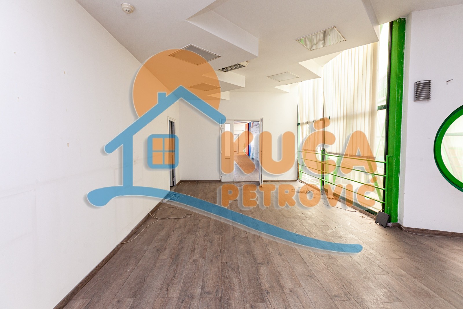 Lokal, 300 m2, Centar, Obrenovićeva ID: i-04429 4