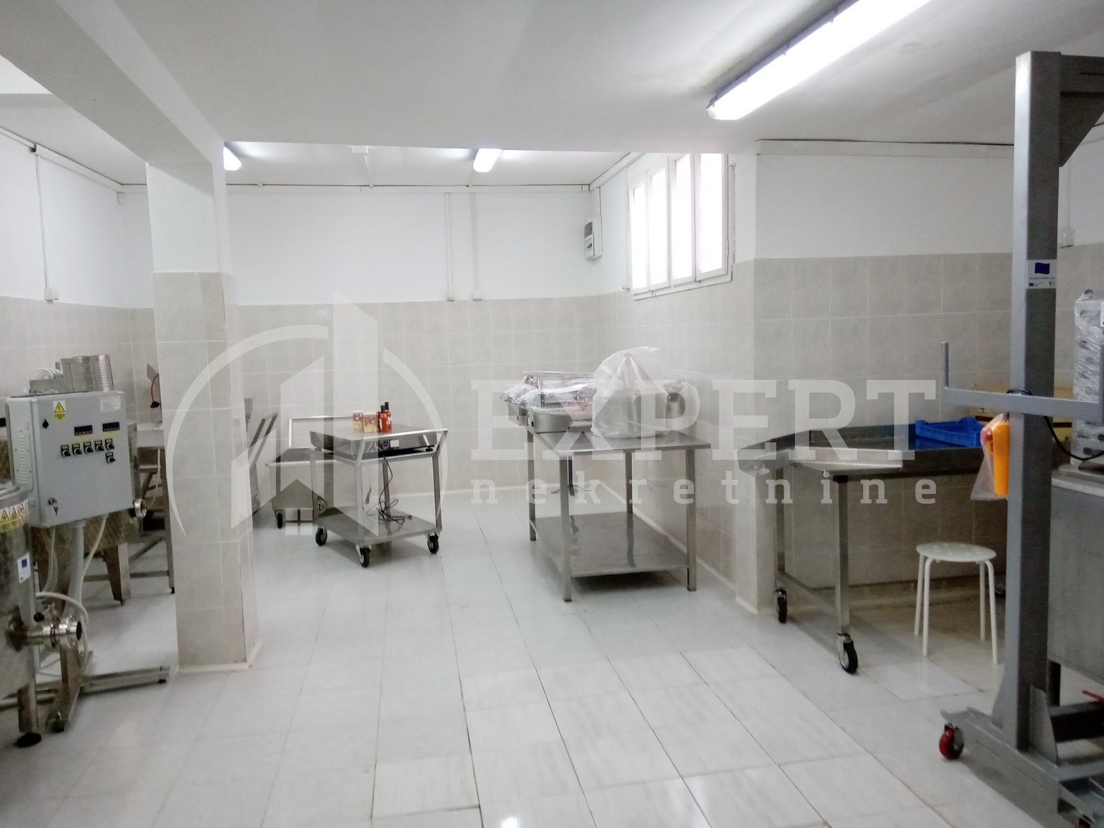 Lokal, 327 m2, Vrtište, Beogradska ID: p-03630 13