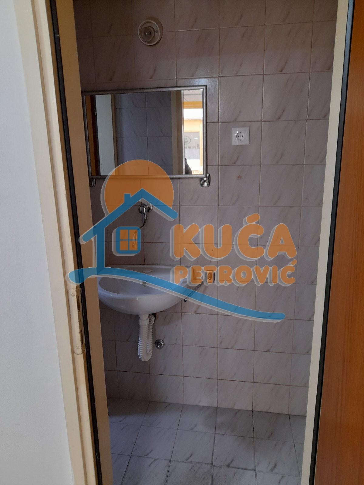 Lokal, 34 m2, Centar, Obrenovićeva ID: p-09500 2