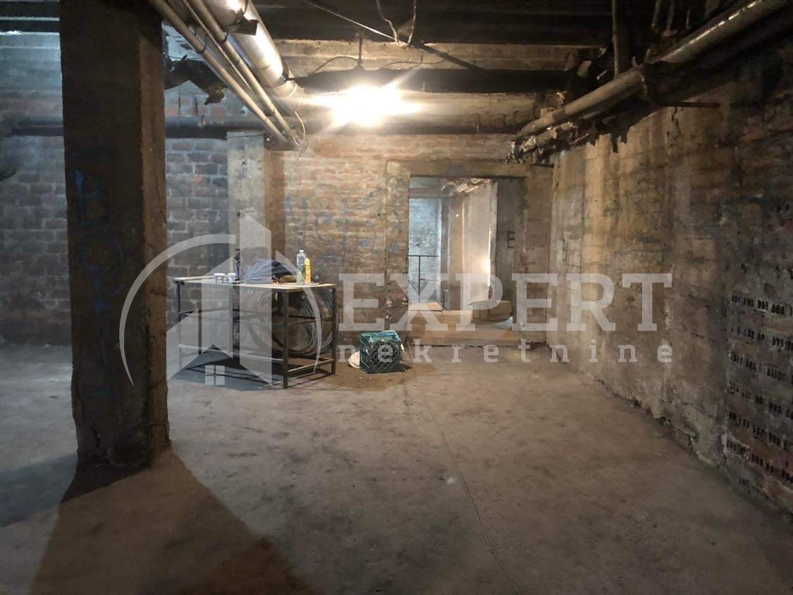 Lokal, 350 m2, Centar, Generala Milojka Lešjanina ID: i-010405 19