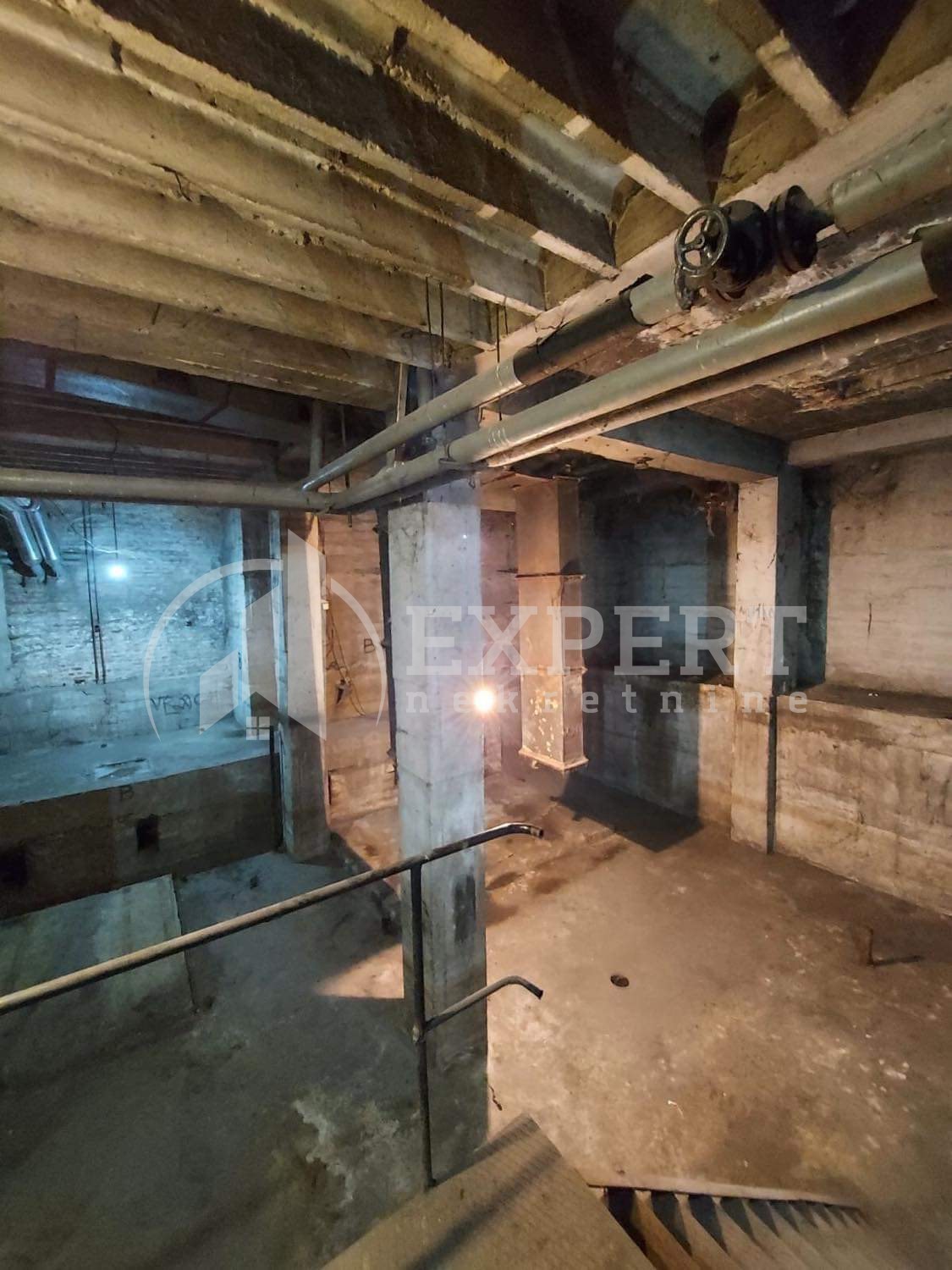 Lokal, 350 m2, Centar, Generala Milojka Lešjanina ID: i-010405 15