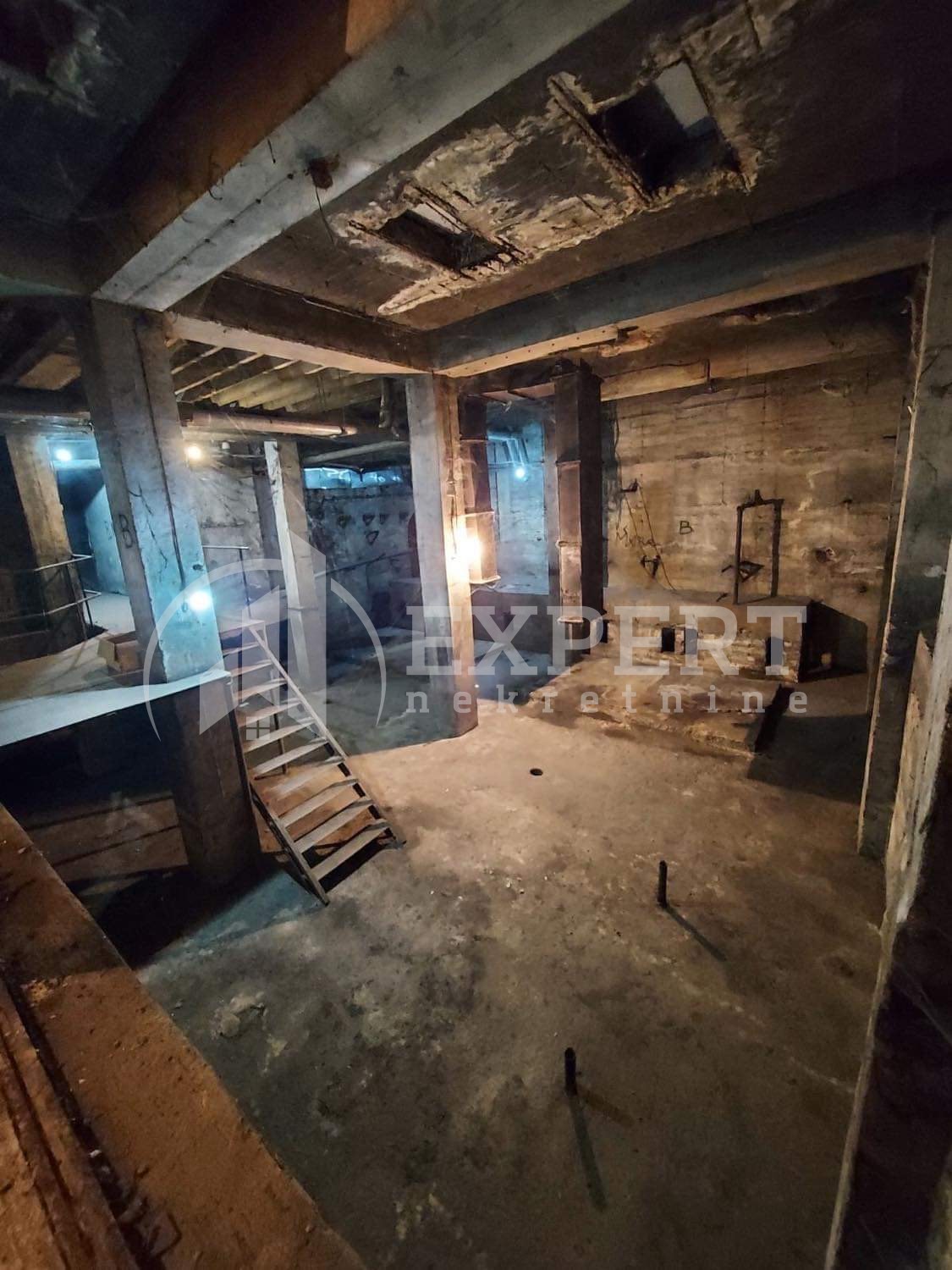 Lokal, 350 m2, Centar, Generala Milojka Lešjanina ID: i-010405 16