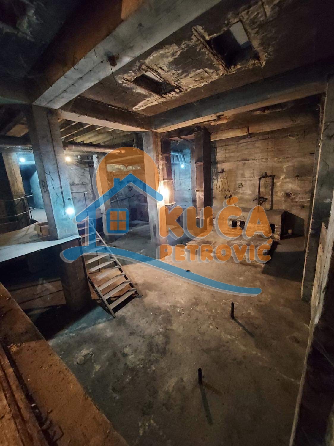 Lokal, 350 m2, Centar, Generala Milojka Lešjanina ID: i-010405 16