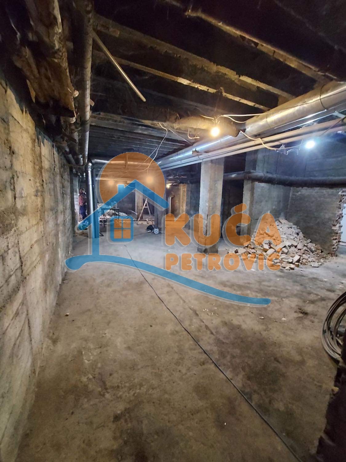 Lokal, 350 m2, Centar, Generala Milojka Lešjanina ID: i-010405 11