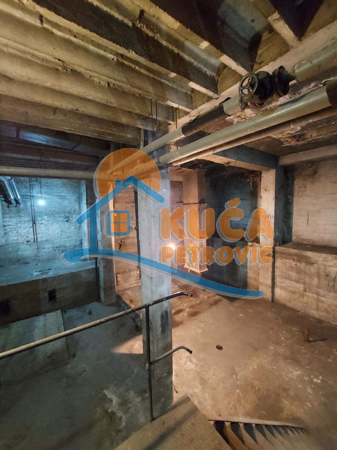 Lokal, 350 m2, Centar, Generala Milojka Lešjanina ID: i-010405 15