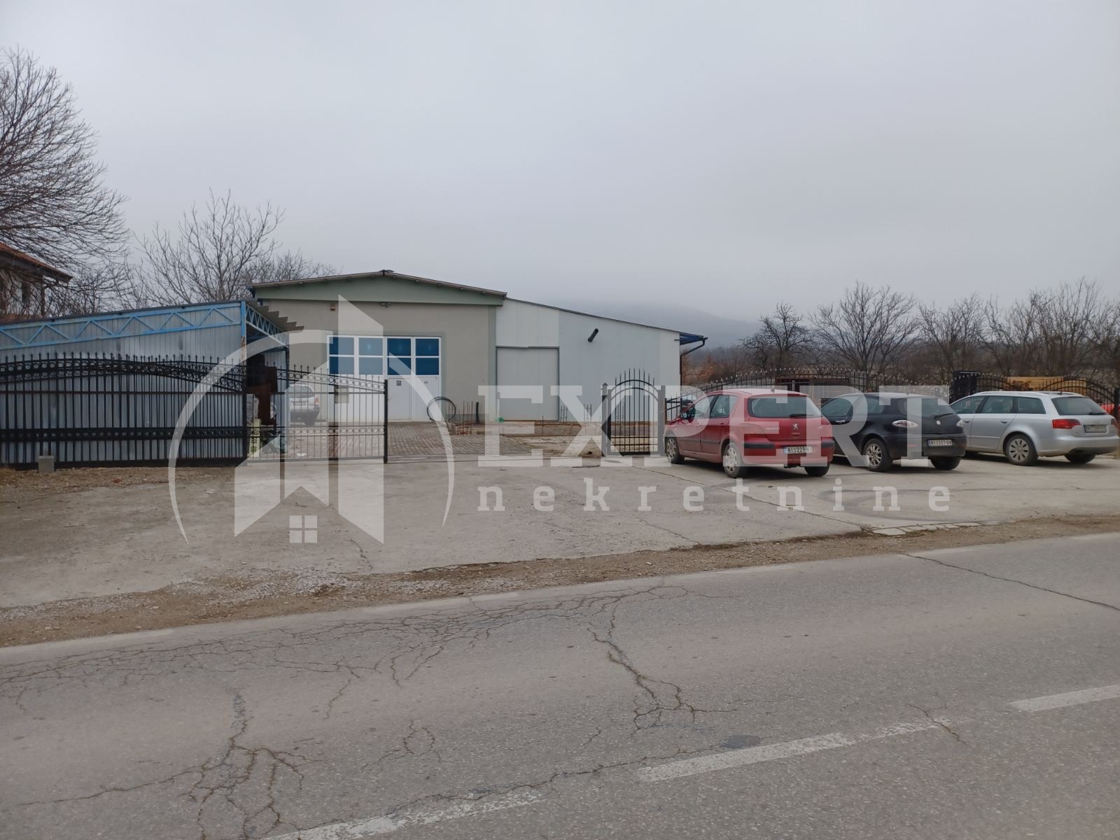 Lokal, 400 m2, Crveni krst, Stevana Sinđelića ID: i-08068 2