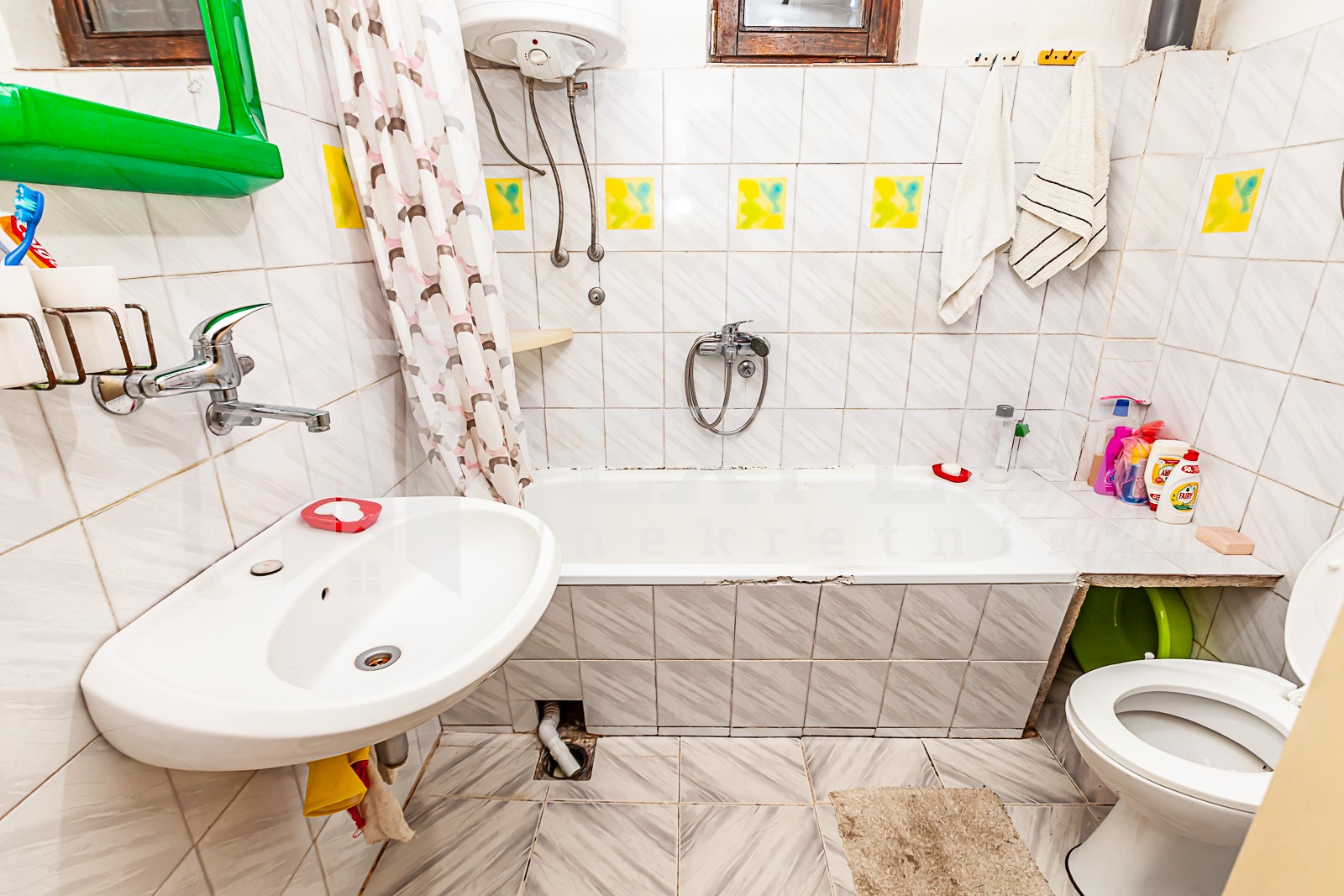 Lokal, 460 m2, Donja Vrežina, Borova ID: i-010901 21