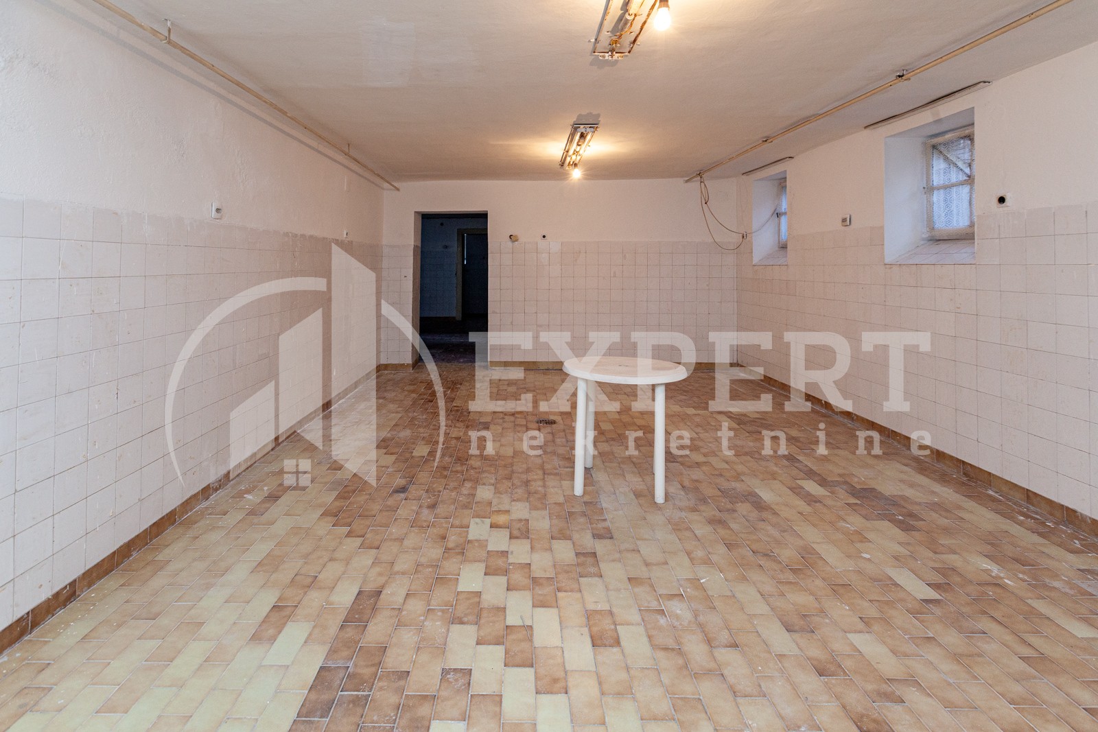 Lokal, 500 m2, Medijana, Svetozara Markovića ID: i-03643 28