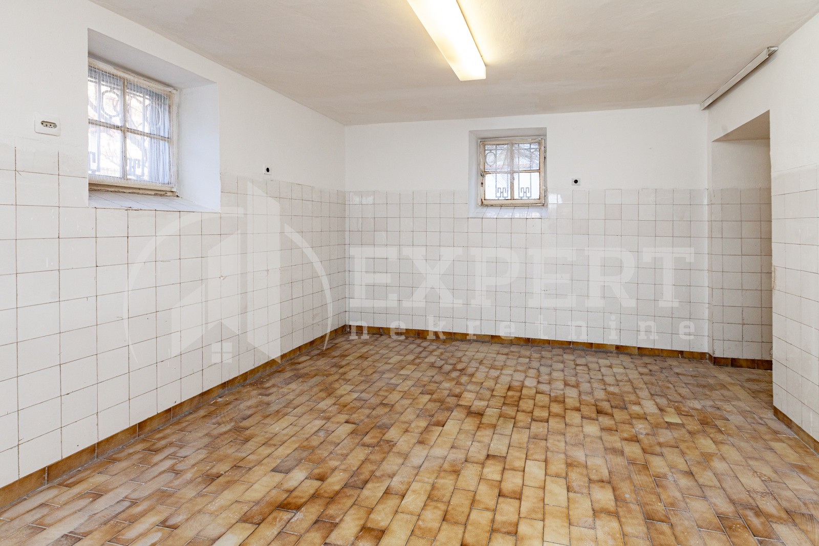Lokal, 500 m2, Medijana, Svetozara Markovića ID: i-03643 29