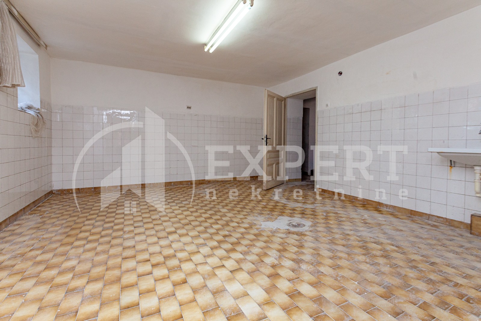Lokal, 500 m2, Medijana, Svetozara Markovića ID: i-03643 30