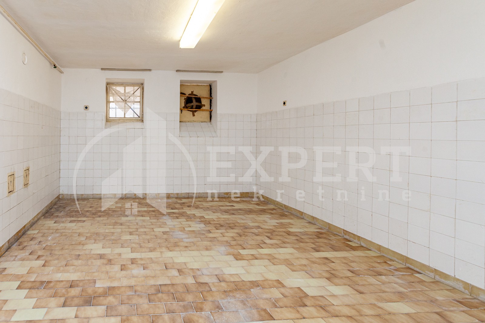 Lokal, 500 m2, Medijana, Svetozara Markovića ID: i-03643 25