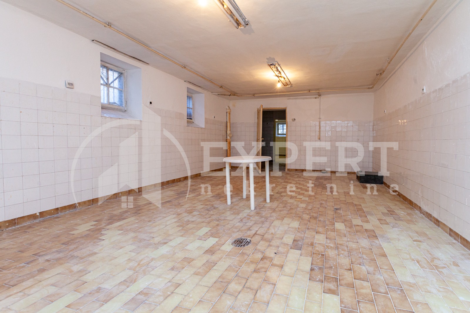 Lokal, 500 m2, Medijana, Svetozara Markovića ID: i-03643 27