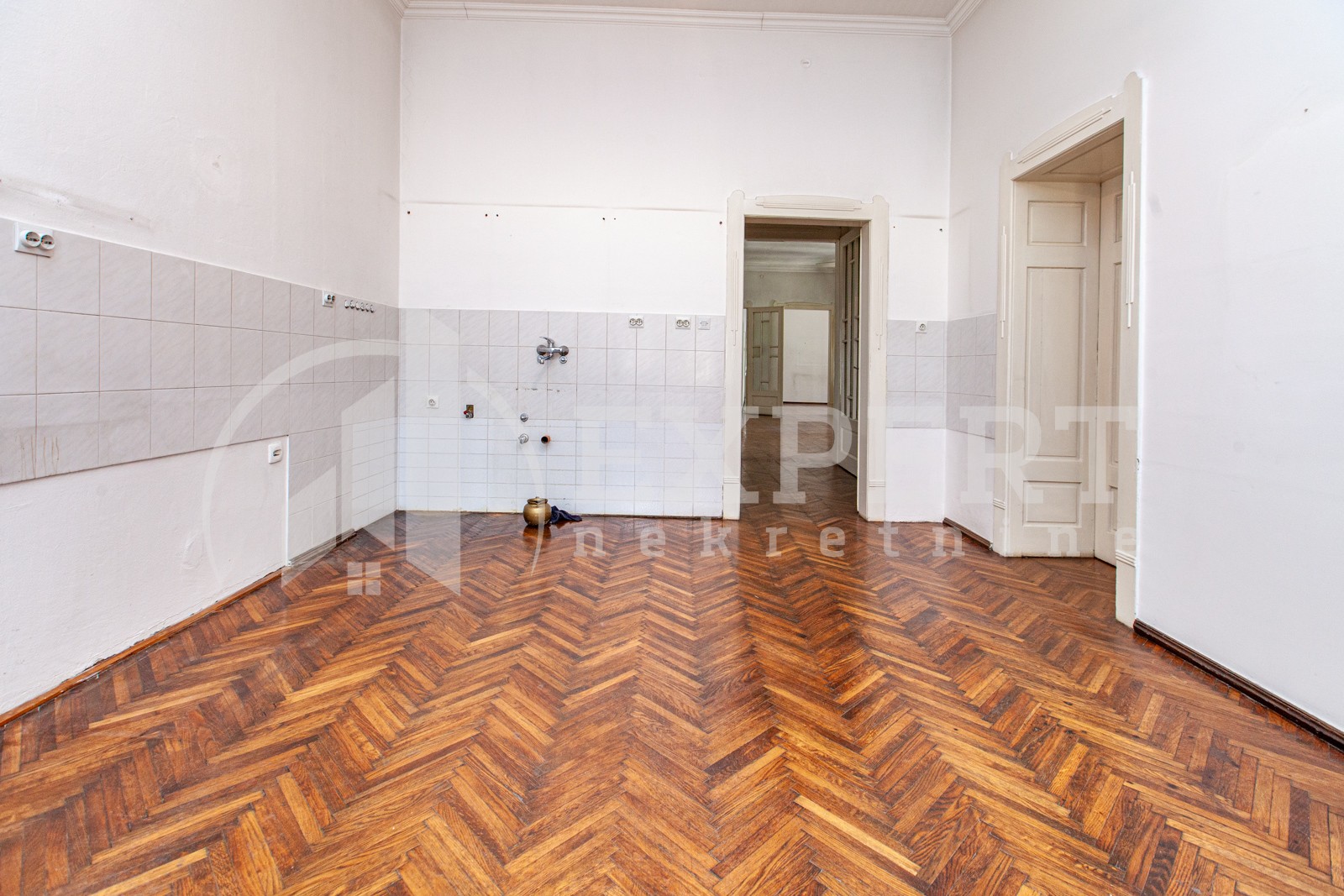 Lokal, 500 m2, Medijana, Svetozara Markovića ID: i-03643 10