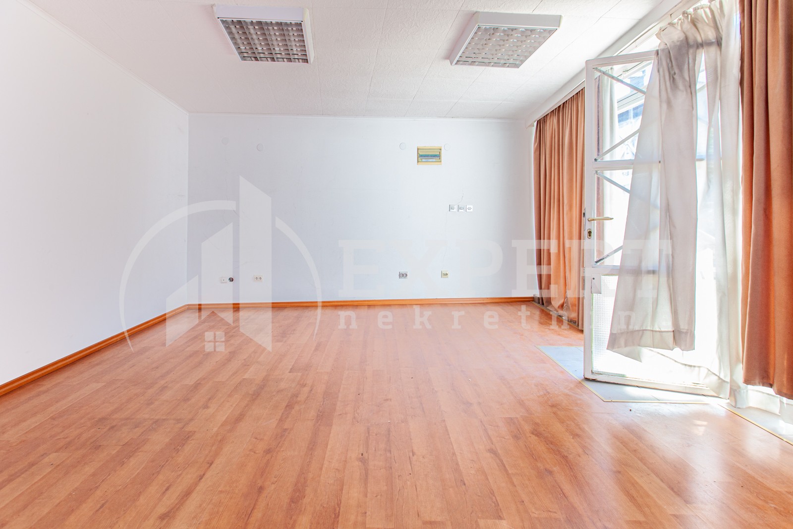 Lokal, 500 m2, Medijana, Svetozara Markovića ID: i-03643 13