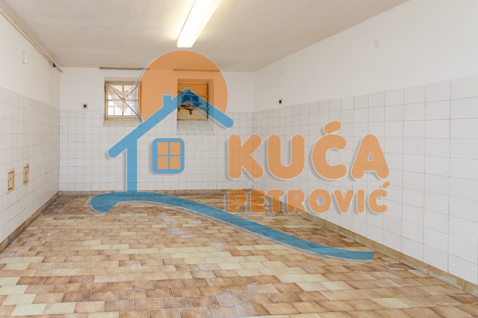 Lokal, 500 m2, Medijana, Svetozara Markovića ID: i-03643 25