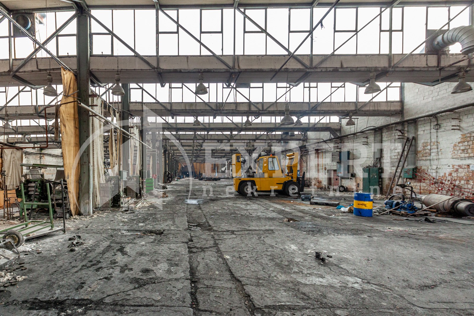 Lokal, 5645 m2, Mramorsko Brdo, Topličkog partizanskog odreda ID: i-09663 9