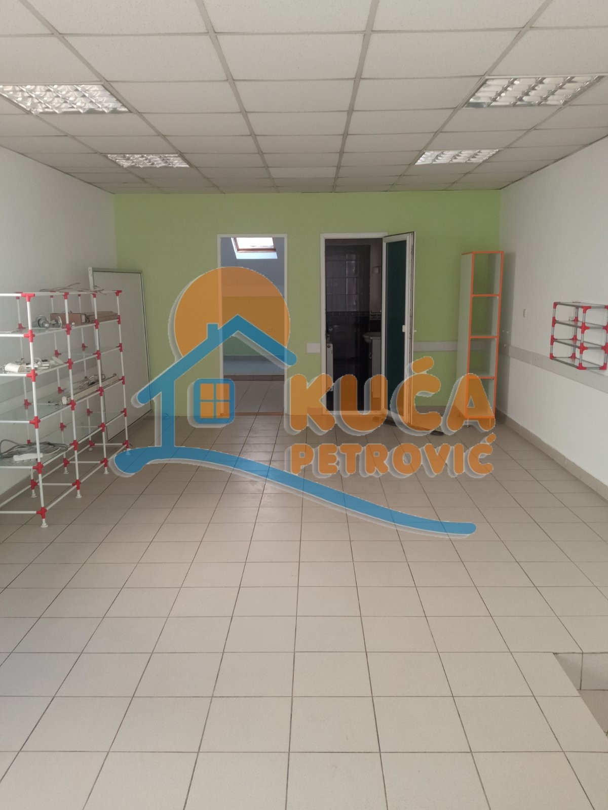 Lokal, 74 m2, Centar, Učitelj Tasina ID: i-07071 10