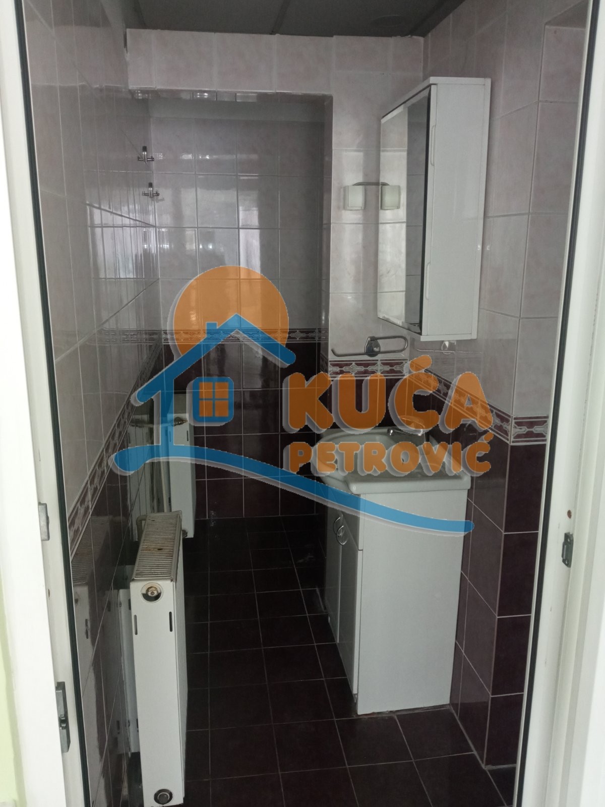 Lokal, 74 m2, Centar, Učitelj Tasina ID: i-07071 12