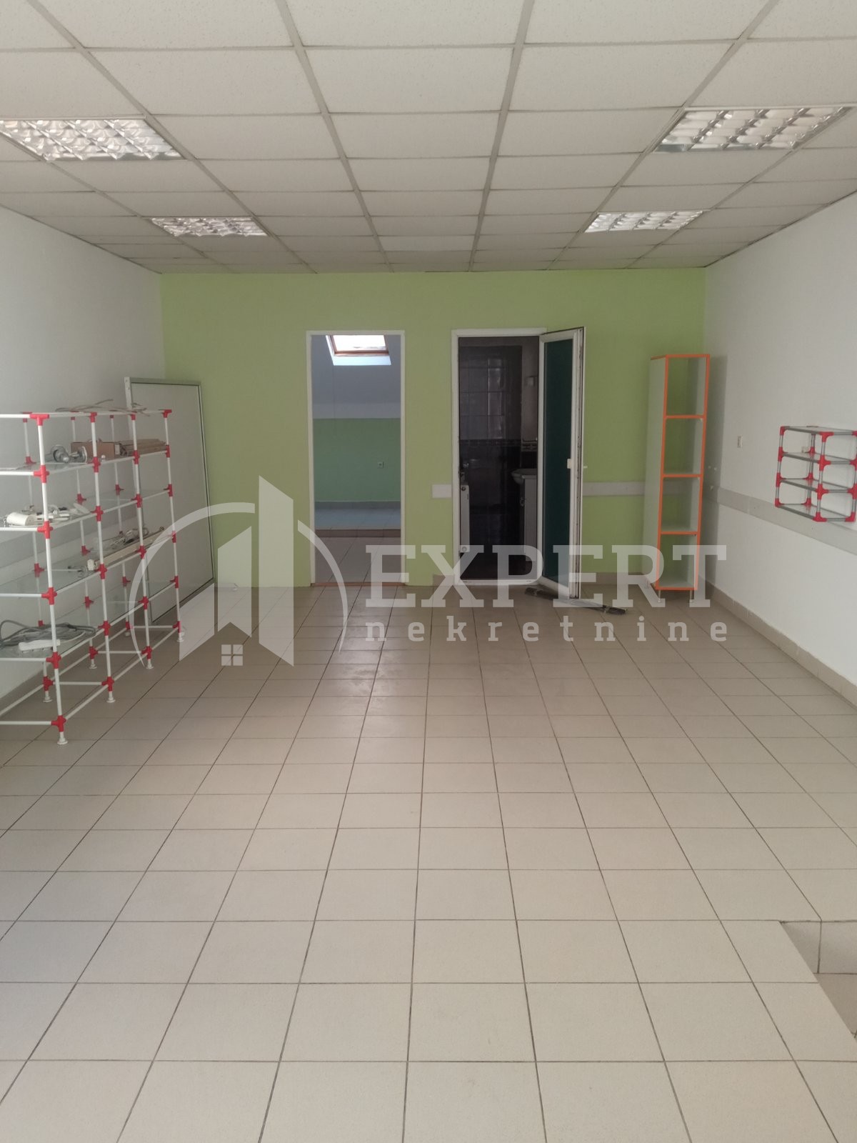 Lokal, 74 m2, Centar, Učitelj Tasina ID: i-07071 10