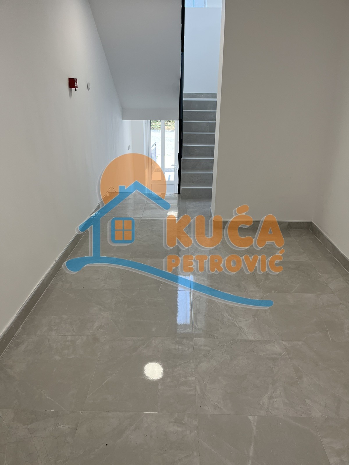 Lokal, 750 m2, Trošarina, Višegradska ID: i-010006 12