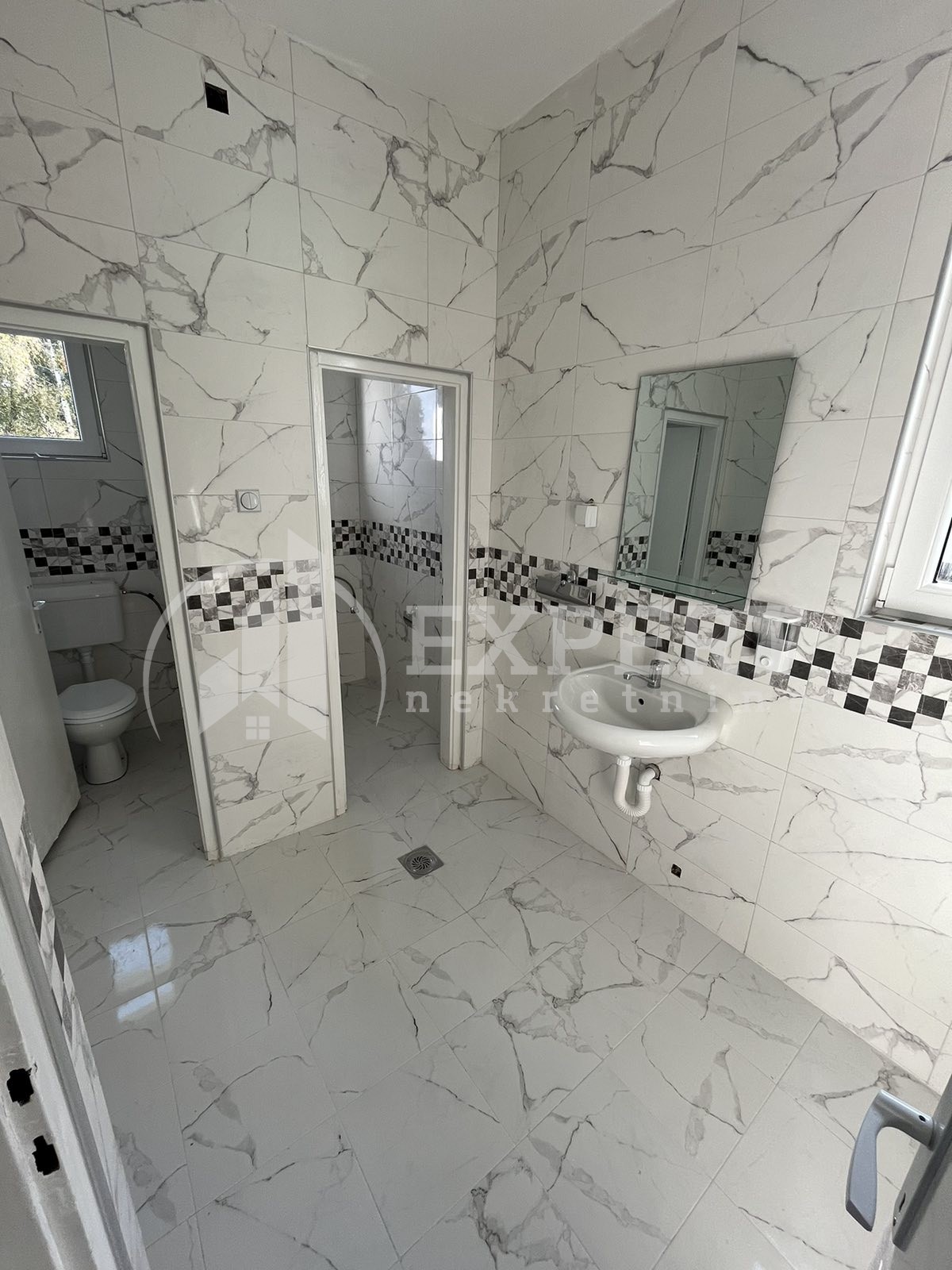 Lokal, 750 m2, Trošarina, Višegradska ID: i-010006 11