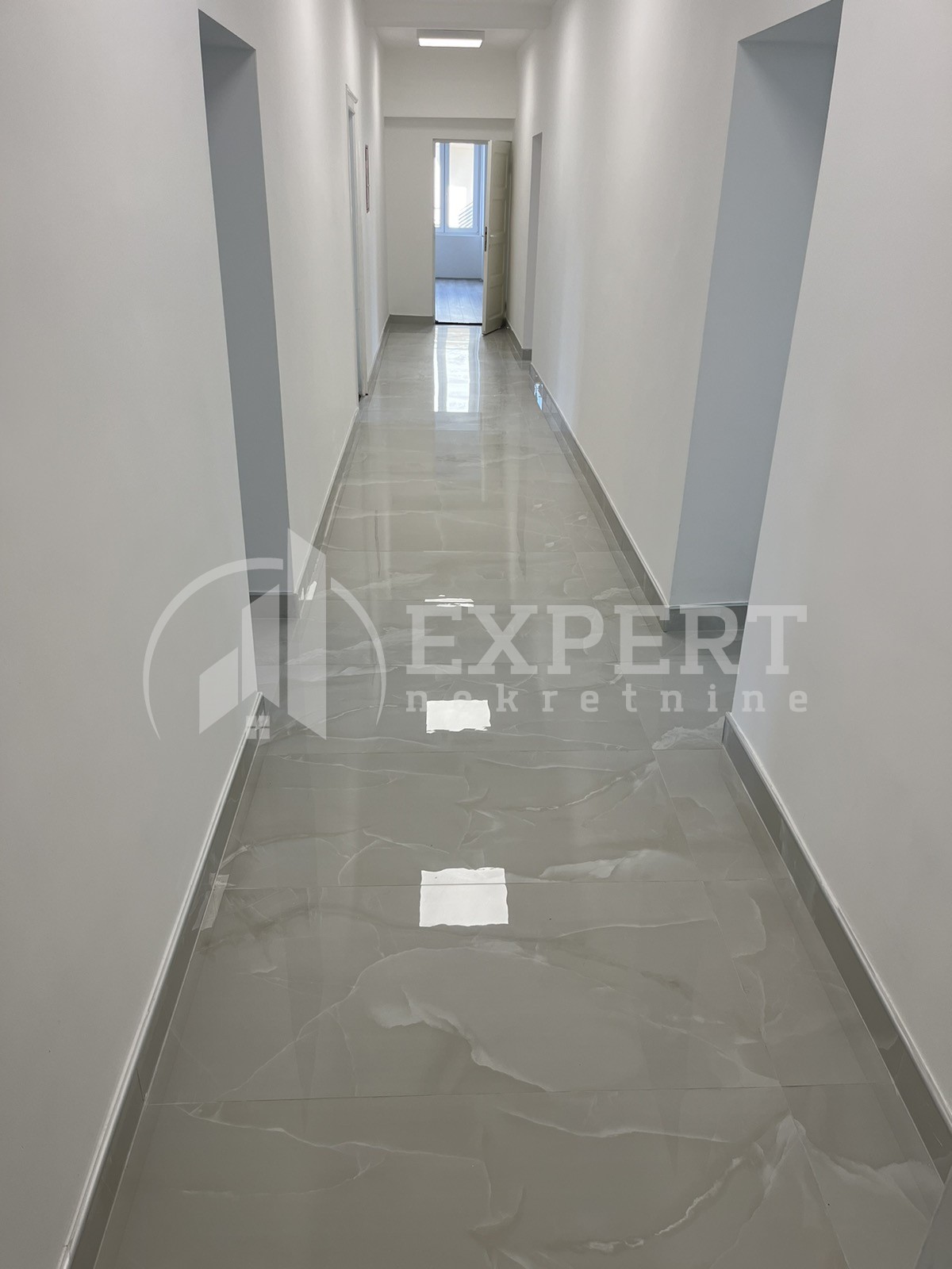 Lokal, 750 m2, Trošarina, Višegradska ID: i-010006 16