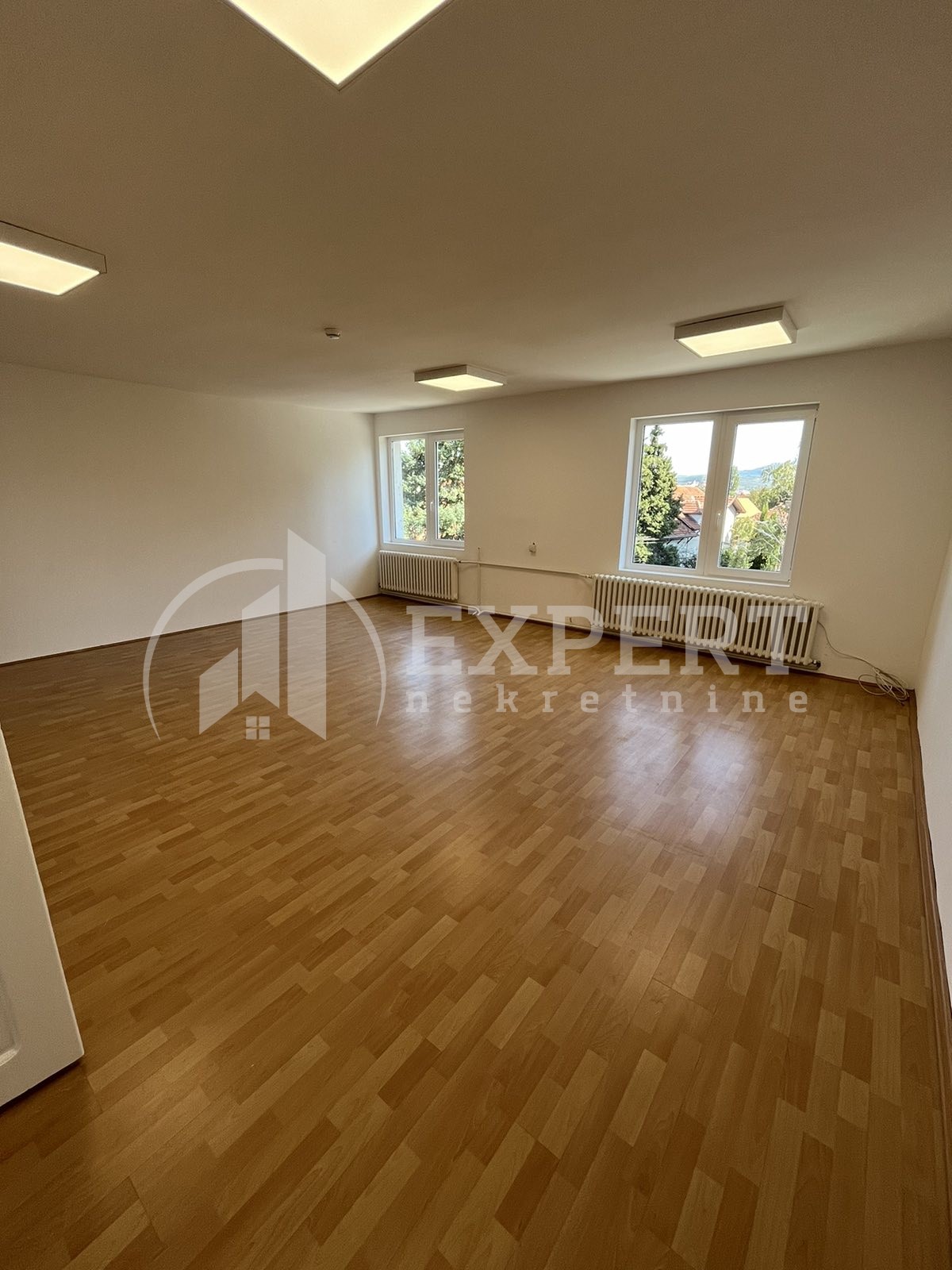 Lokal, 750 m2, Trošarina, Višegradska ID: i-010006 17