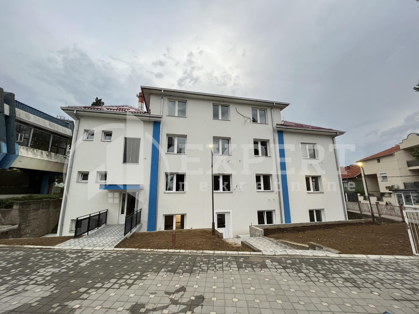 Lokal, 750 m2, Trošarina, Višegradska ID: i-010006 19