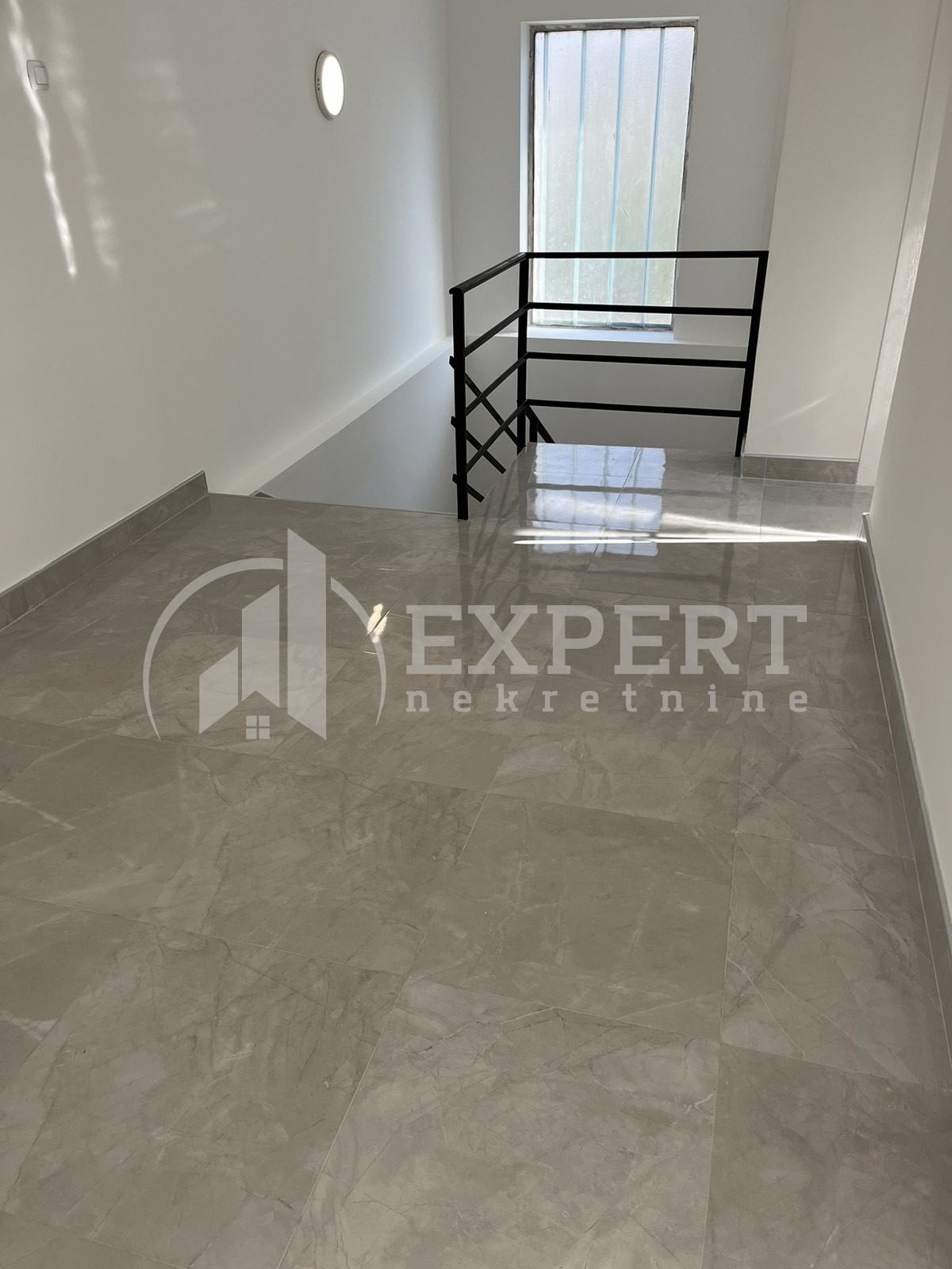 Lokal, 750 m2, Trošarina, Višegradska ID: i-010006 6