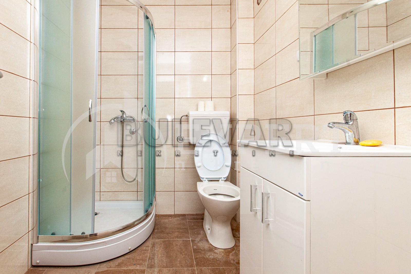 Lokal, 85 m2, Durlan, Donjovrežinska ID: p-08796 8