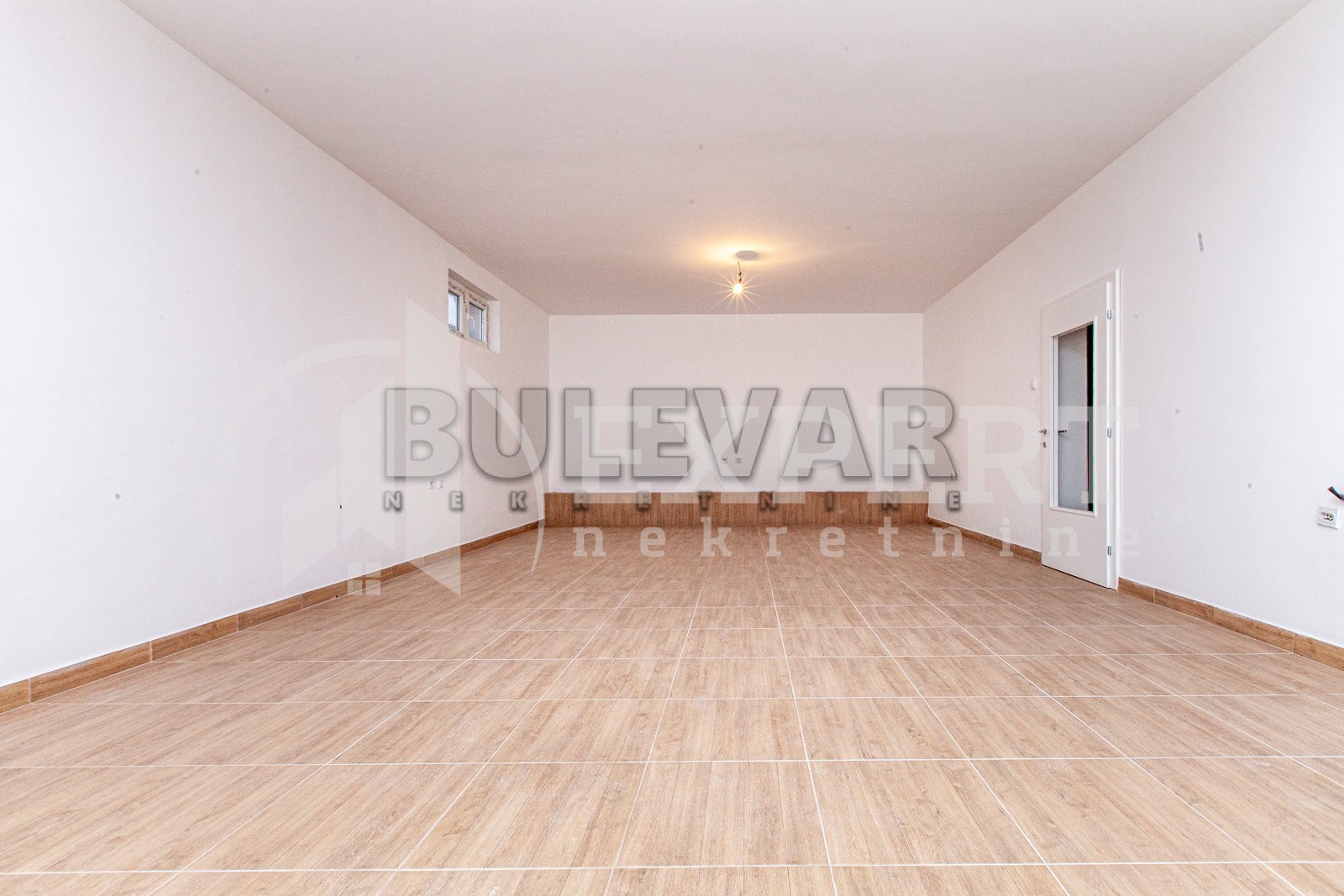 Lokal, 85 m2, Durlan, Donjovrežinska ID: p-08796 1