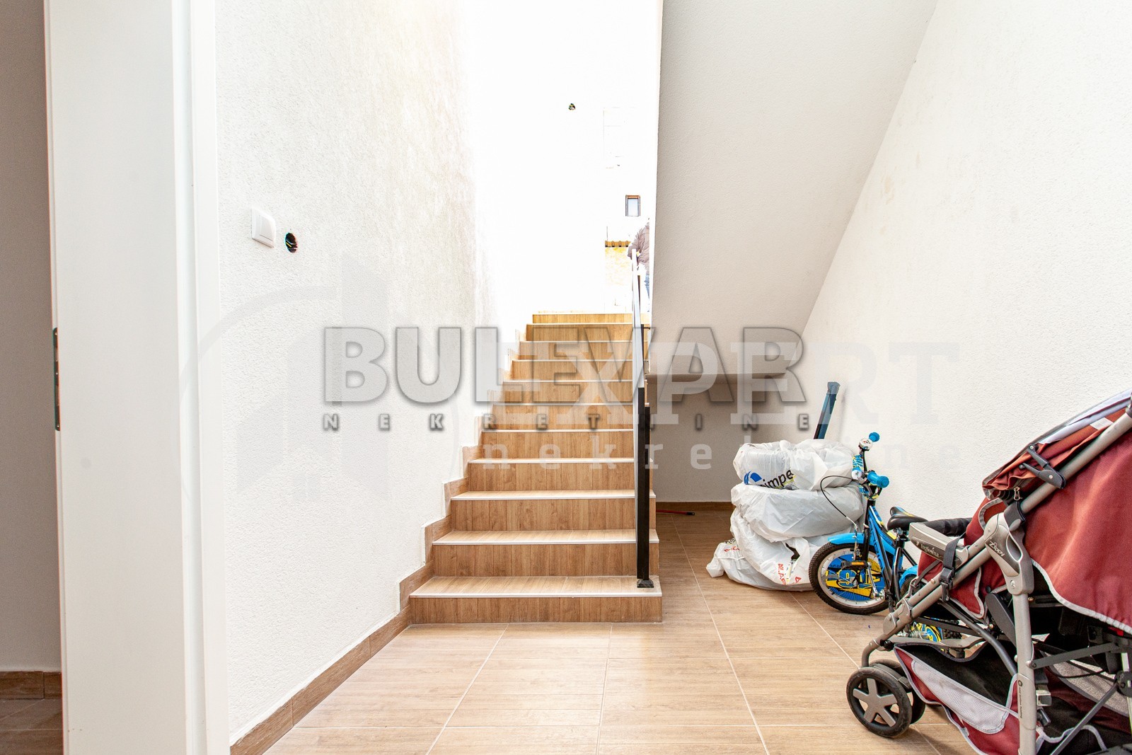 Lokal, 85 m2, Durlan, Donjovrežinska ID: p-08796 7