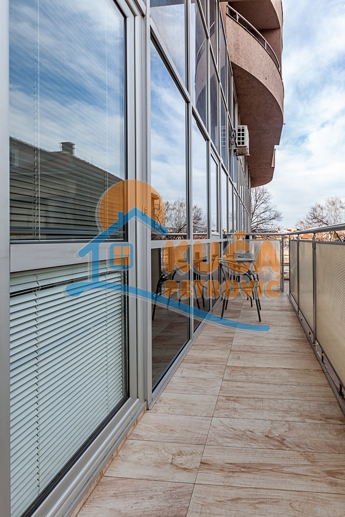 Trosoban stan, 108 m2, Centar, Kej Kola srpskih sestara ID: p-010800 6