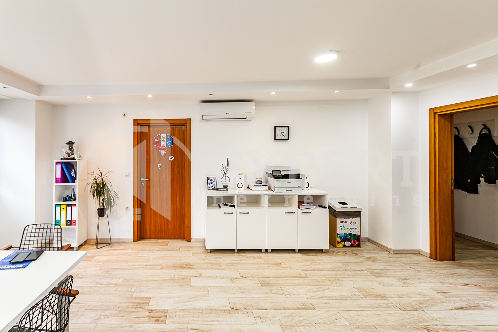 Trosoban stan, 108 m2, Centar, Kej Kola srpskih sestara ID: p-010800 4