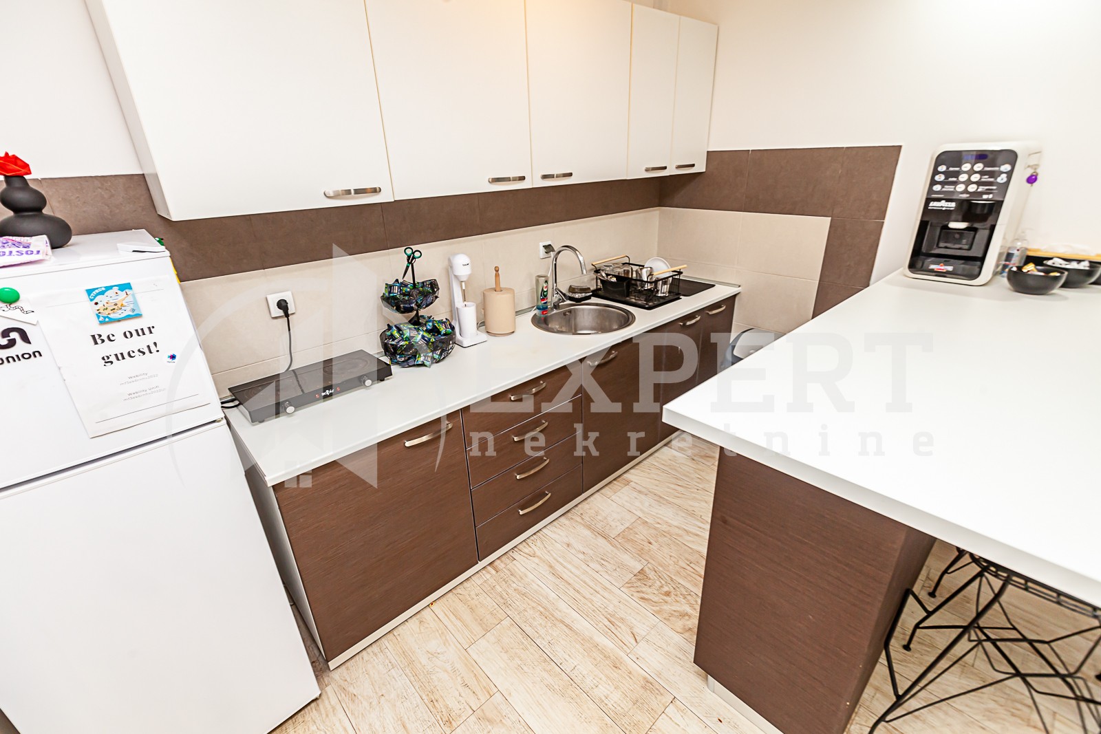 Trosoban stan, 108 m2, Centar, Kej Kola srpskih sestara ID: p-010800 5