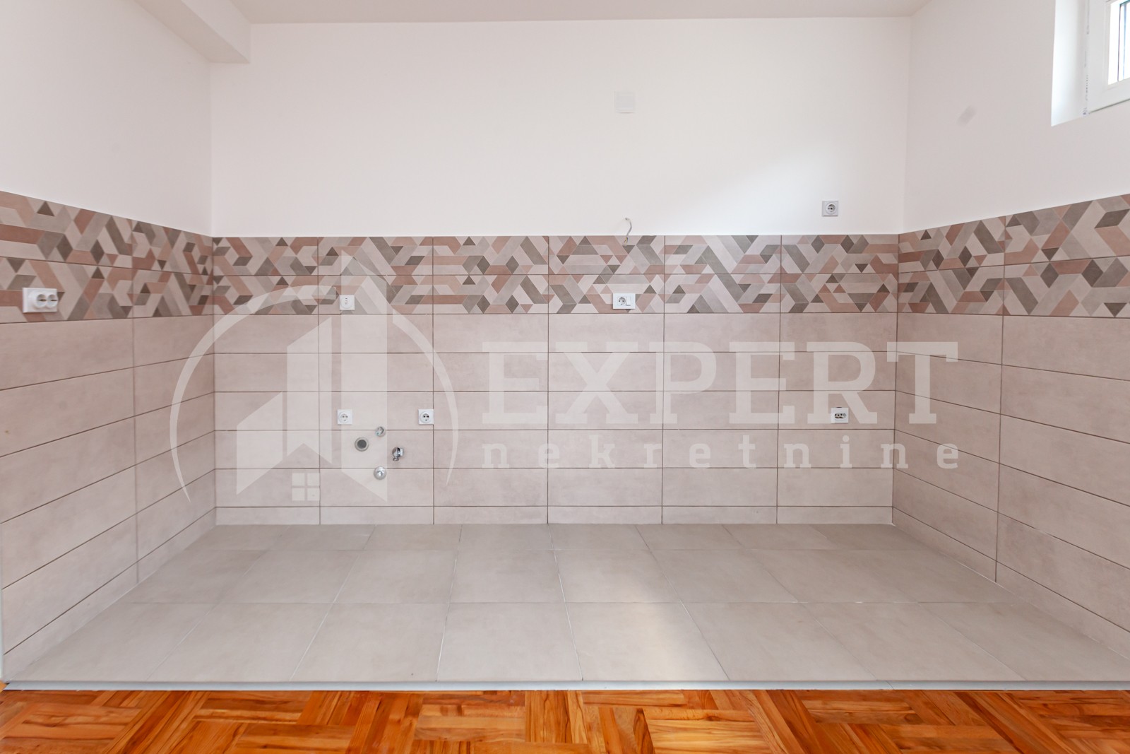 Trosoban stan, 58.6 m2, Pantelej, Borska ID: p-08588 2