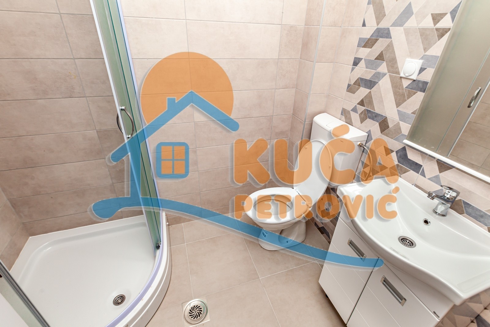 Trosoban stan, 58.6 m2, Pantelej, Borska ID: p-08592 10