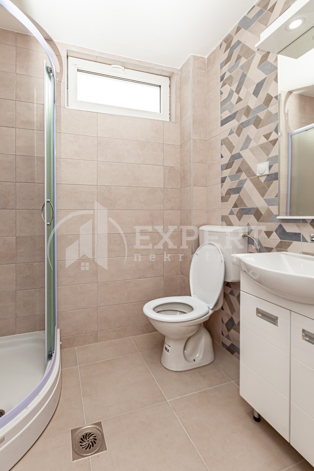 Trosoban stan, 58.6 m2, Pantelej, Borska ID: p-08592 11