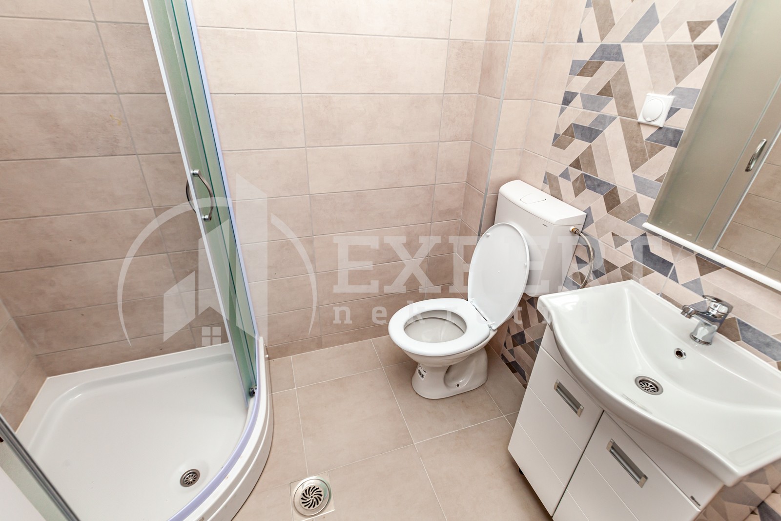 Trosoban stan, 59.39 m2, Pantelej, Borska ID: p-08589 10